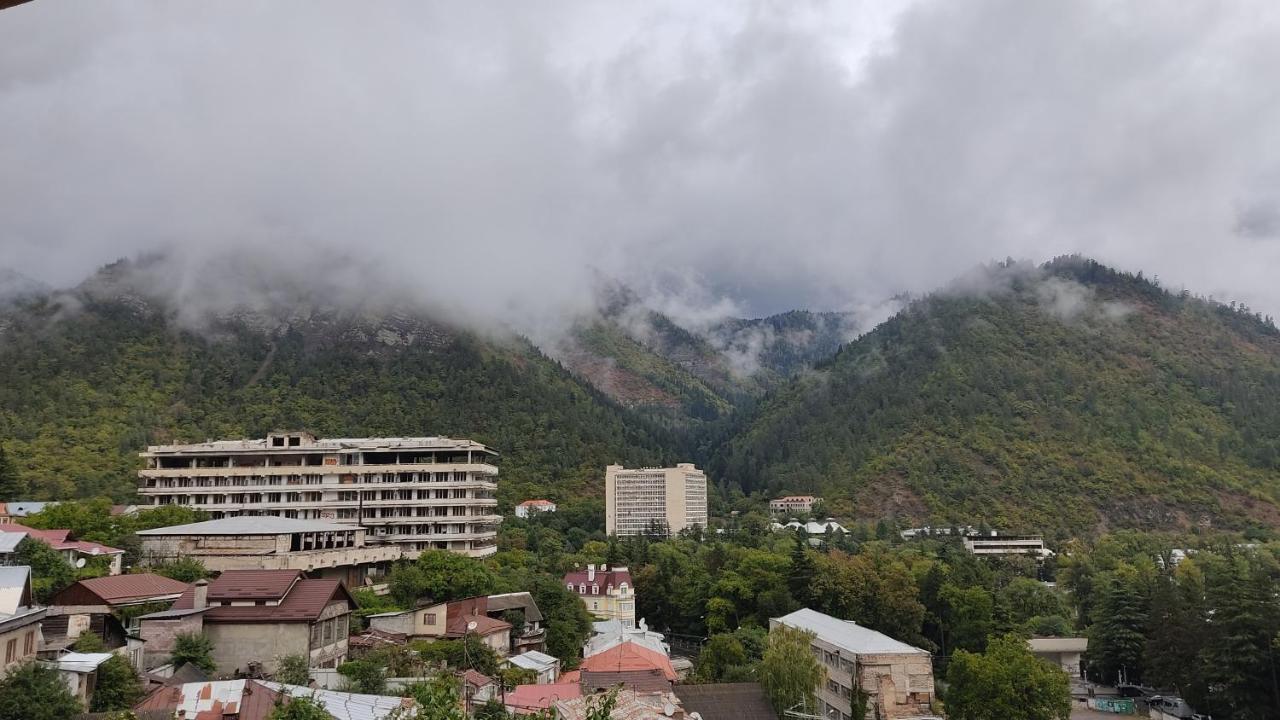Отель Borjomi Nest Экстерьер фото